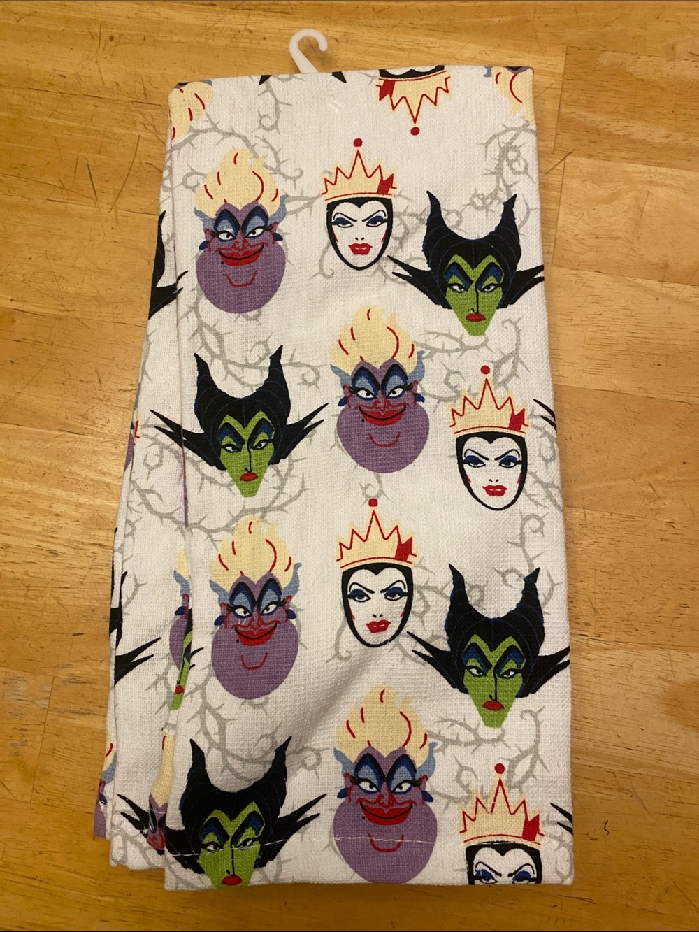 Set of 2 Disney Villains Kitchen Towels 100% cot NwT for Halloween or anytime. - Picture 6 of 6